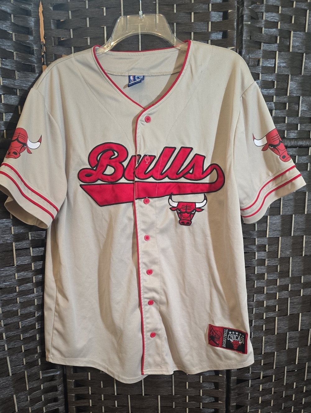 Ultra Game NBA Chicago Bulls Baseball Button Up Jersey Sand Beige Size Large